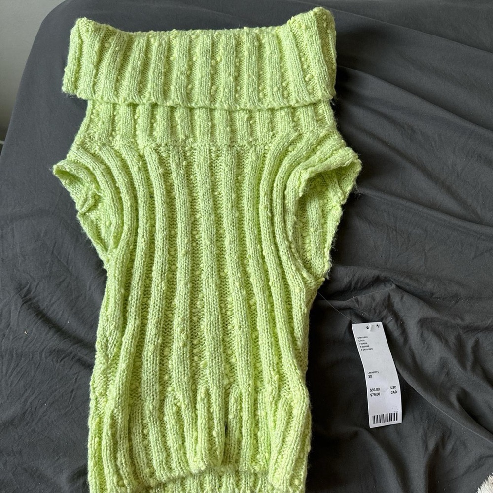 Green shimmer knit sleeveless sweater